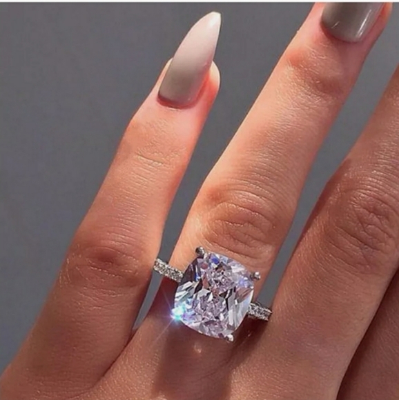 New Gorgeous White Sapphire Wedding Ring - Picture 2 of 7